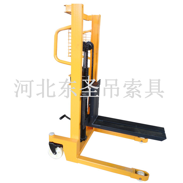 堆高車(chē)手動(dòng)屬于工業(yè)車(chē)輛,你知道嗎?
