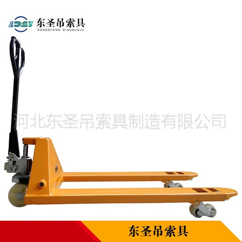 室內(nèi)手動叉車產(chǎn)品展示--河北東圣吊索具制造有限公司--手動叉車|液壓堆高車|小型攪拌機(jī)|石材夾具
