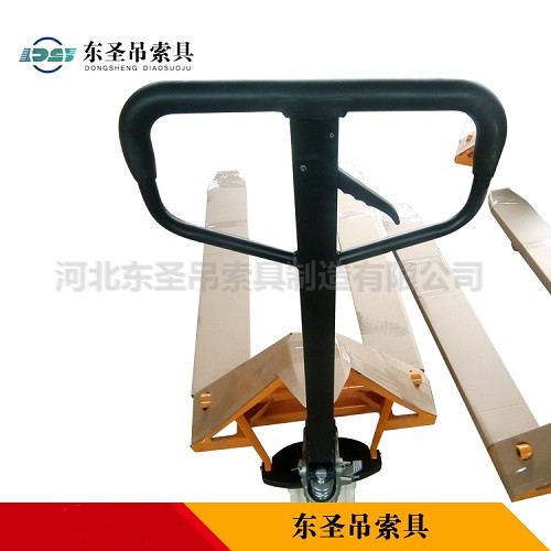 手動(dòng)升高叉車(chē)手柄控制部位--河北東圣吊索具制造有限公司--小型攪拌機(jī)|手動(dòng)叉車(chē)|液壓堆高車(chē)|手動(dòng)叉車(chē)
